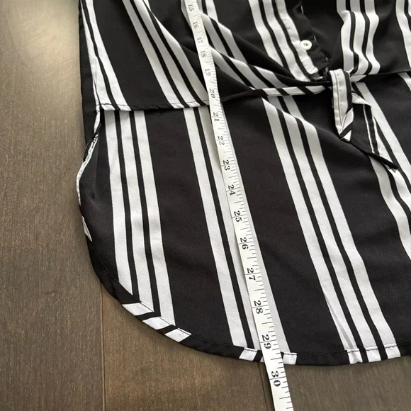 Stella Tweed High Low Black & White Striped Blouse Roll Tab Sleeve Size XS - Picture 8 of 9